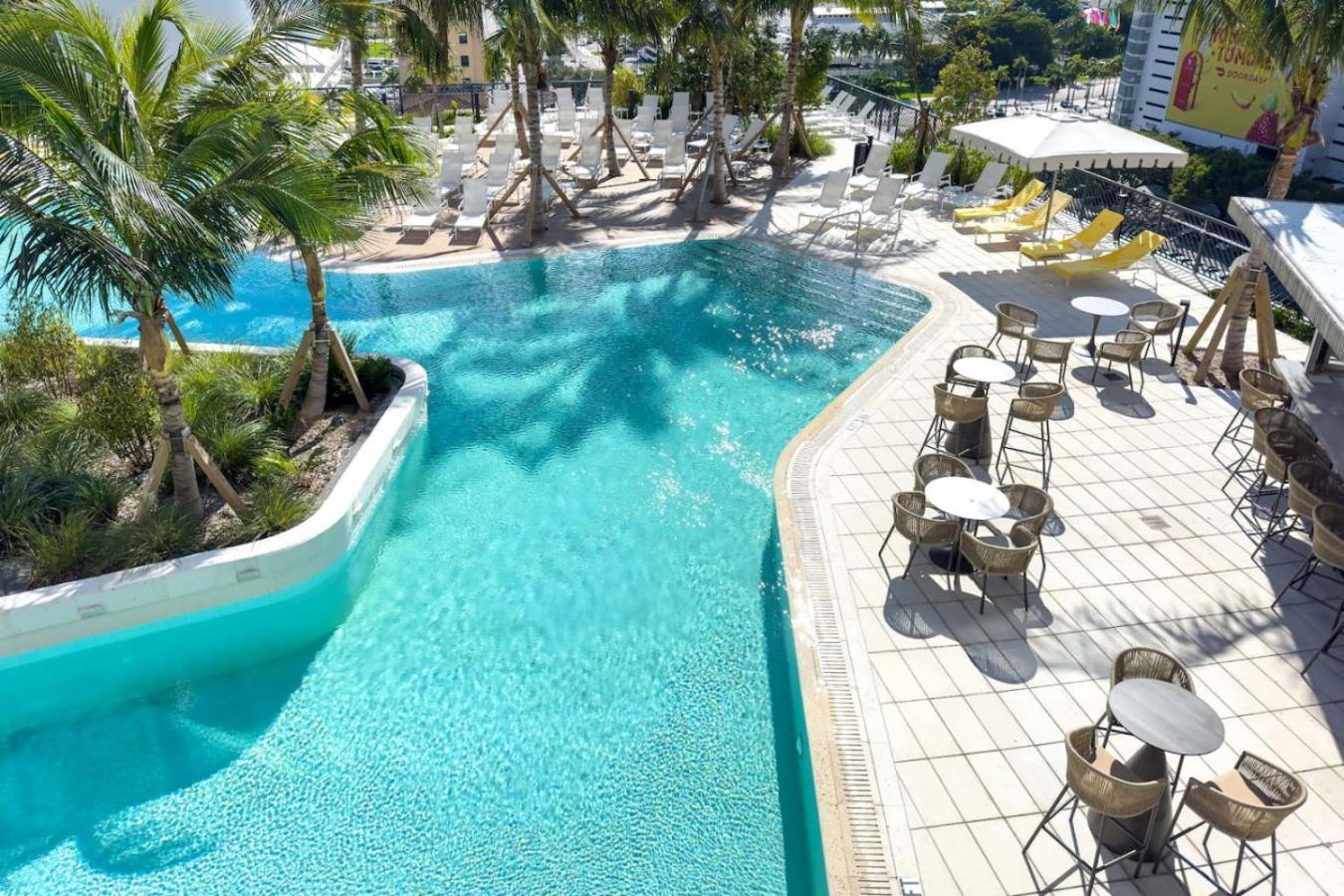3906 Downtown With Pool A Gym And *