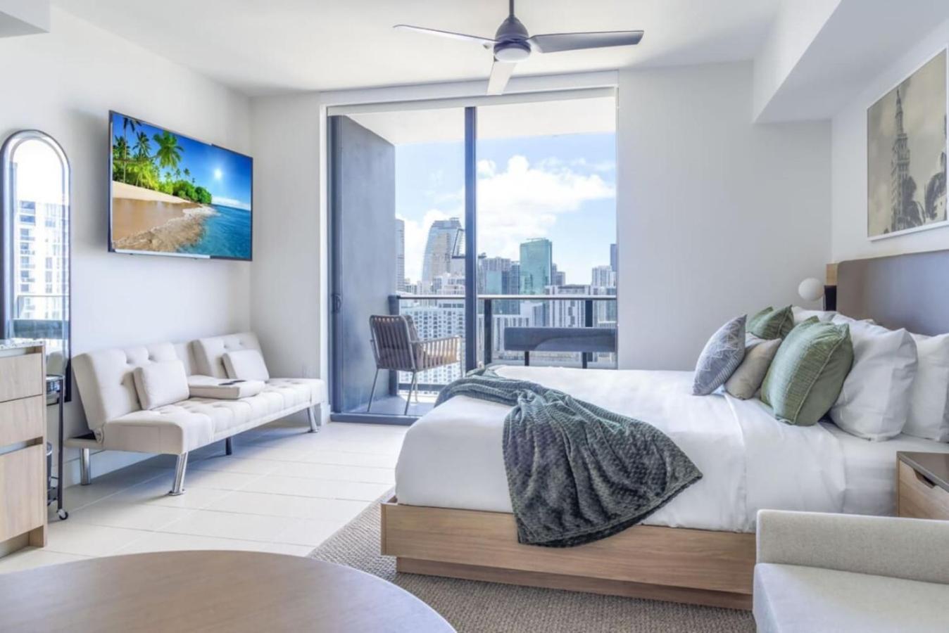3906 Downtown With Pool A Gym And * Miami